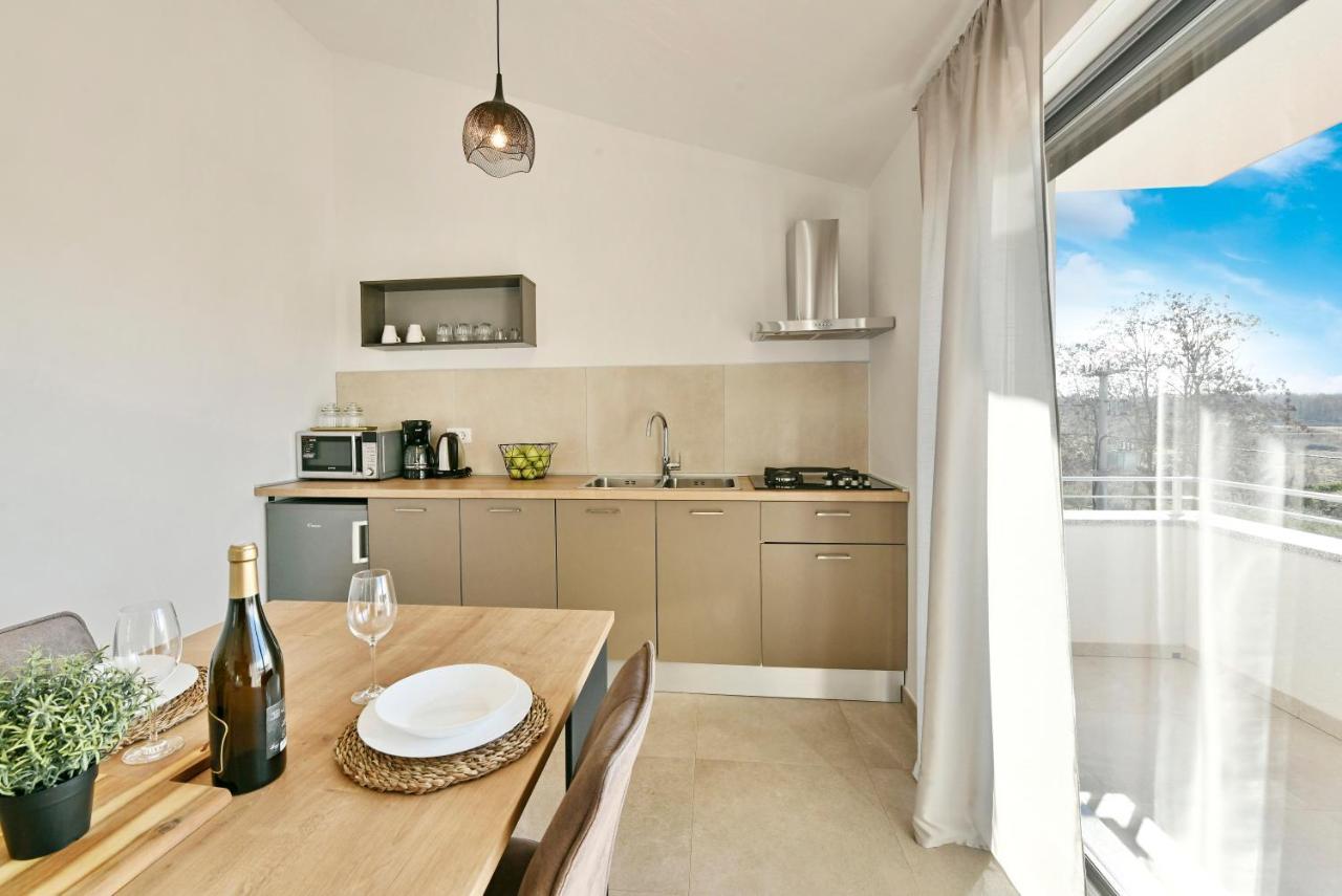 R2 Apartment By Residence Rudan Vižinada Exteriör bild